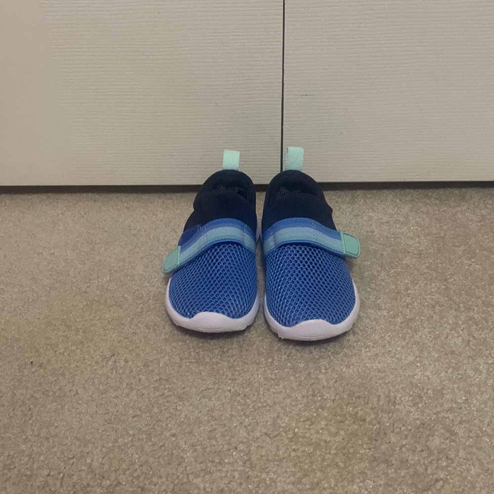 Cat & Jack Water Shoes- size 7